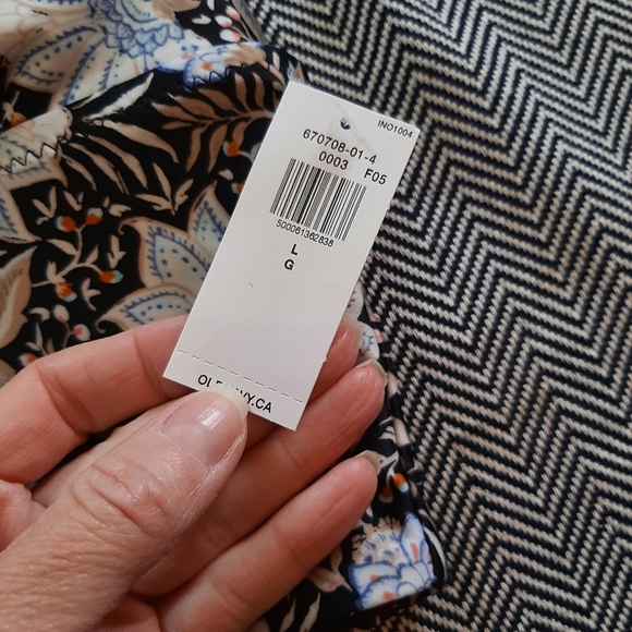 Old Navy Swimsuit Top - Picture 3 of 3